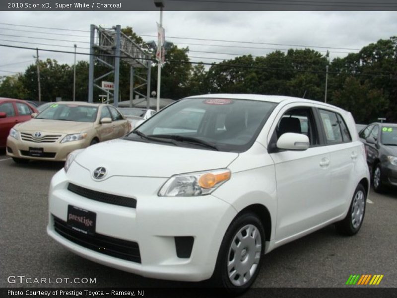 Super White / Charcoal 2010 Scion xD