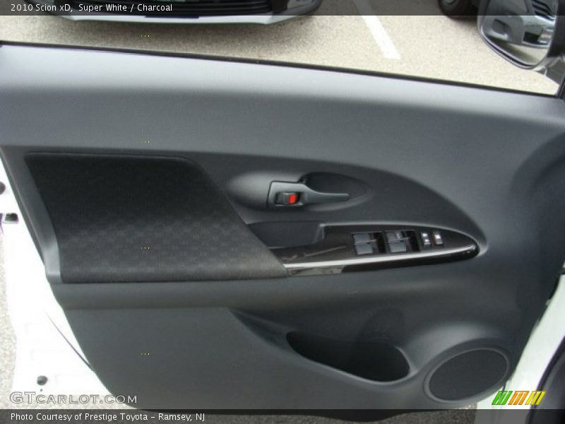 Super White / Charcoal 2010 Scion xD