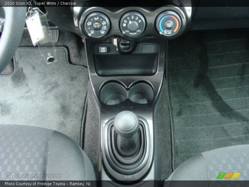 Super White / Charcoal 2010 Scion xD