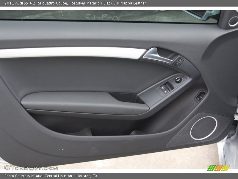 Door Panel of 2011 S5 4.2 FSI quattro Coupe