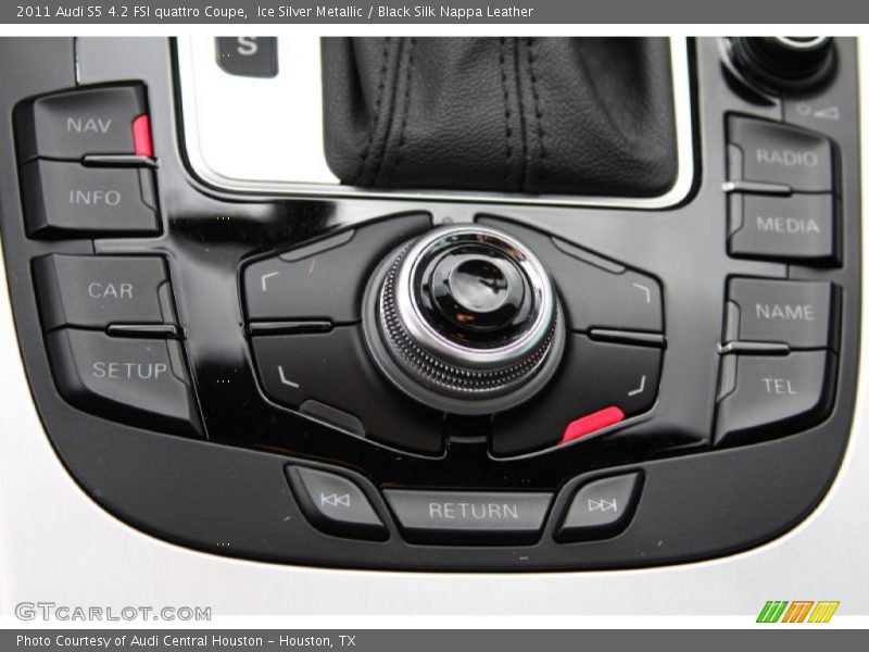 Controls of 2011 S5 4.2 FSI quattro Coupe