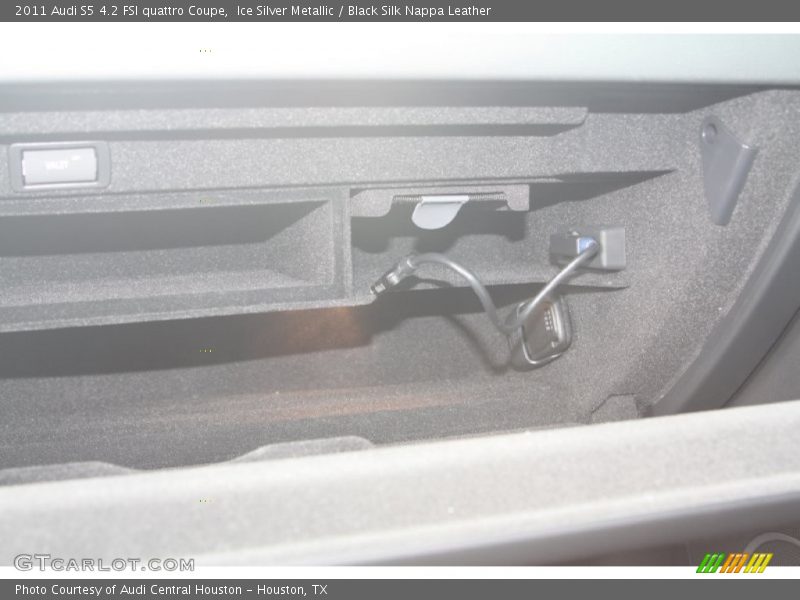 Ice Silver Metallic / Black Silk Nappa Leather 2011 Audi S5 4.2 FSI quattro Coupe