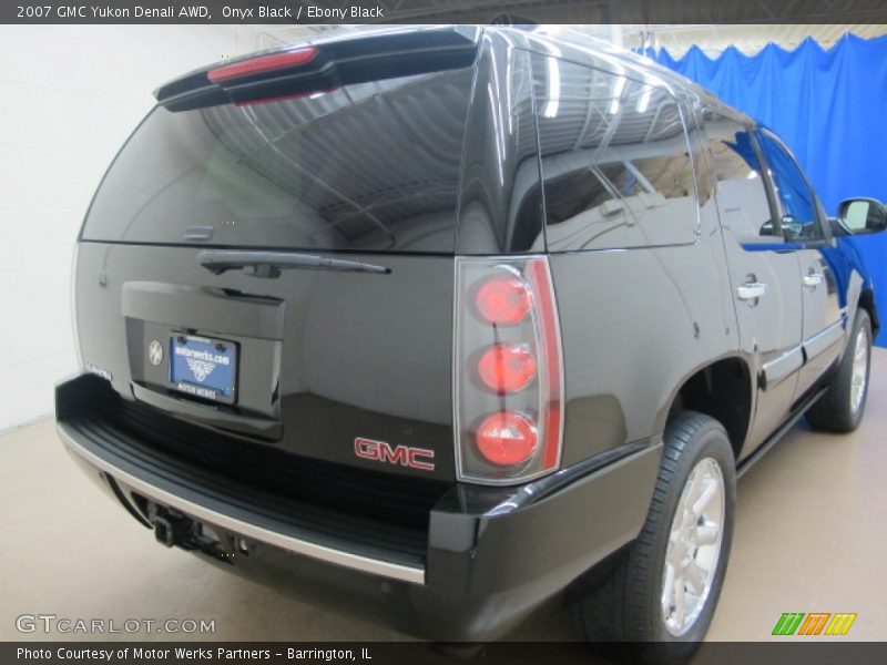 Onyx Black / Ebony Black 2007 GMC Yukon Denali AWD