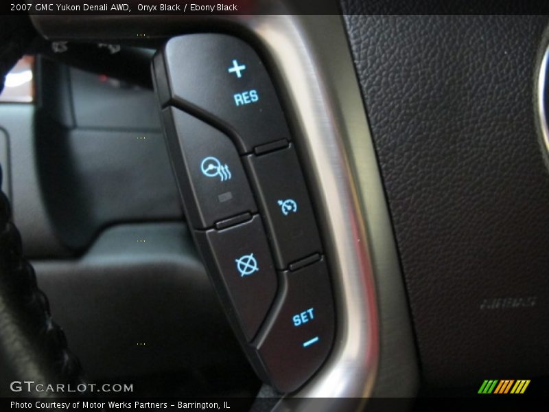 Onyx Black / Ebony Black 2007 GMC Yukon Denali AWD