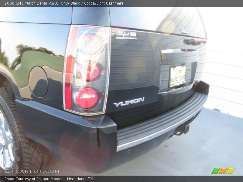 Onyx Black / Cocoa/Light Cashmere 2008 GMC Yukon Denali AWD
