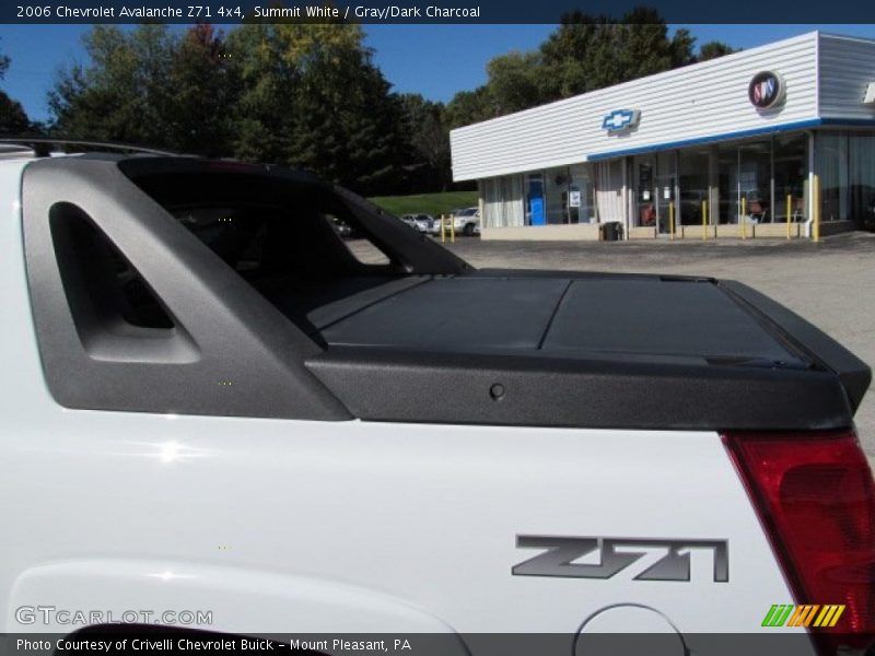Summit White / Gray/Dark Charcoal 2006 Chevrolet Avalanche Z71 4x4