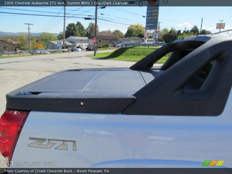 Summit White / Gray/Dark Charcoal 2006 Chevrolet Avalanche Z71 4x4
