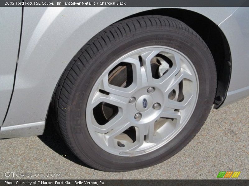 Brilliant Silver Metallic / Charcoal Black 2009 Ford Focus SE Coupe