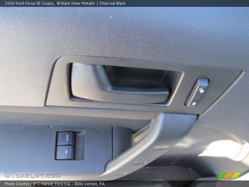 Brilliant Silver Metallic / Charcoal Black 2009 Ford Focus SE Coupe
