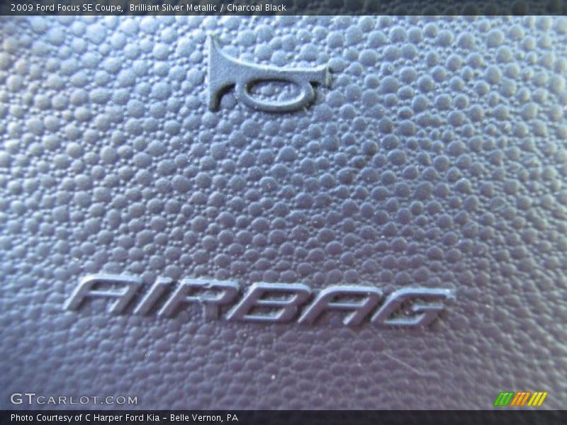 Brilliant Silver Metallic / Charcoal Black 2009 Ford Focus SE Coupe