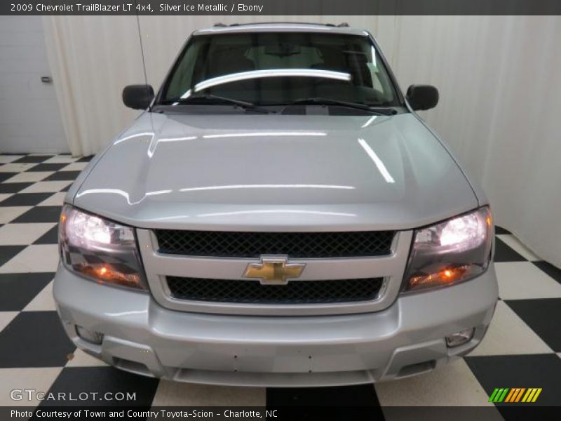 Silver Ice Metallic / Ebony 2009 Chevrolet TrailBlazer LT 4x4