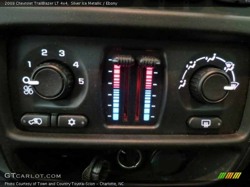 Silver Ice Metallic / Ebony 2009 Chevrolet TrailBlazer LT 4x4