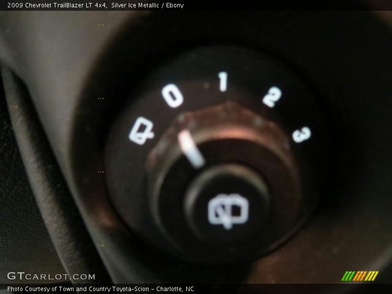 Silver Ice Metallic / Ebony 2009 Chevrolet TrailBlazer LT 4x4