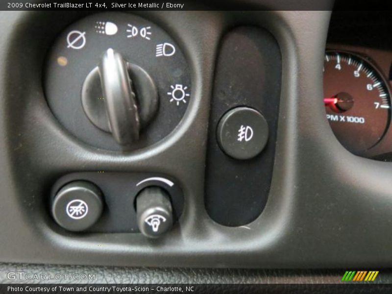 Silver Ice Metallic / Ebony 2009 Chevrolet TrailBlazer LT 4x4