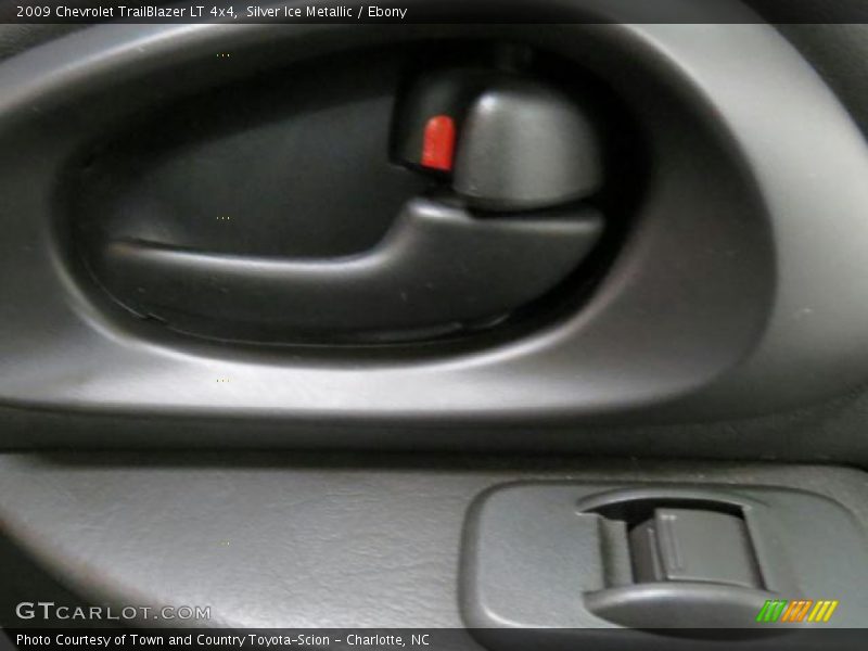 Silver Ice Metallic / Ebony 2009 Chevrolet TrailBlazer LT 4x4
