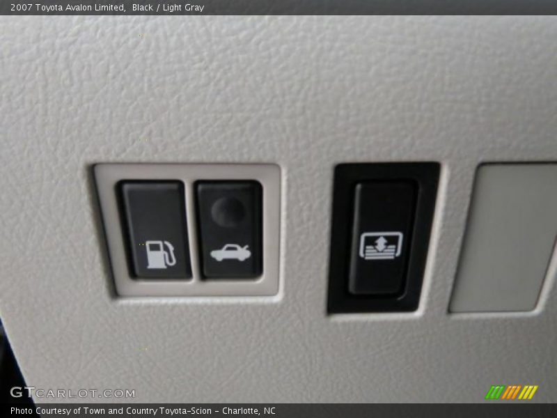 Black / Light Gray 2007 Toyota Avalon Limited