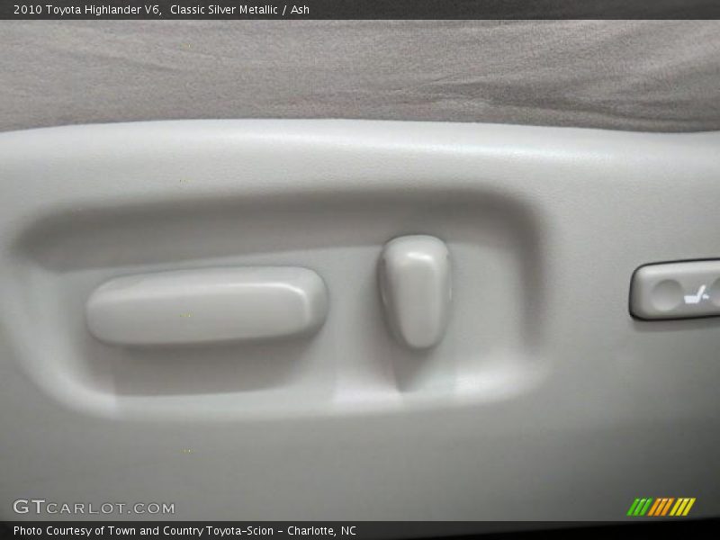Classic Silver Metallic / Ash 2010 Toyota Highlander V6
