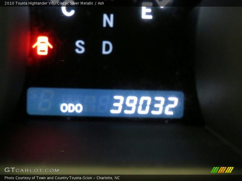 Classic Silver Metallic / Ash 2010 Toyota Highlander V6
