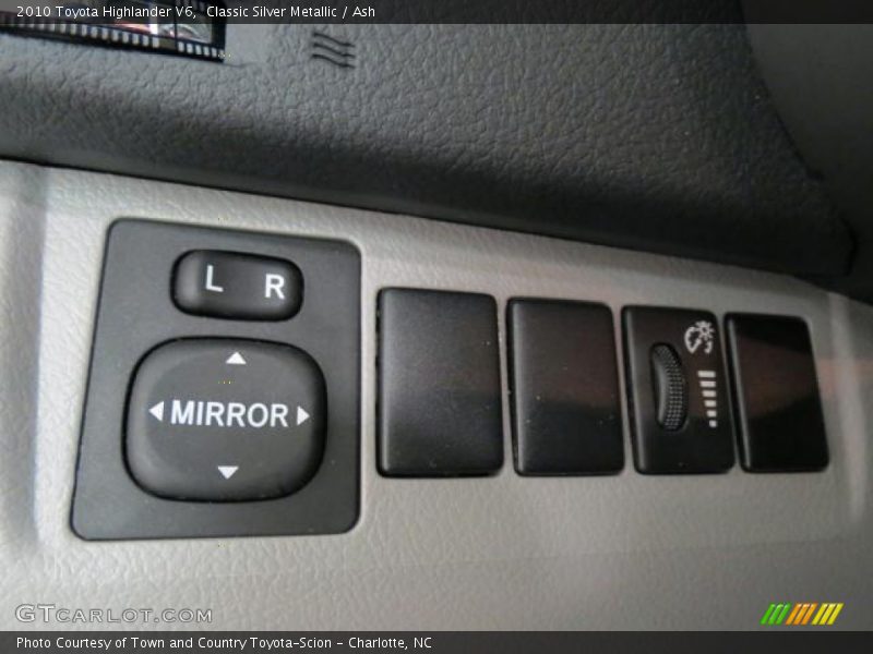 Classic Silver Metallic / Ash 2010 Toyota Highlander V6