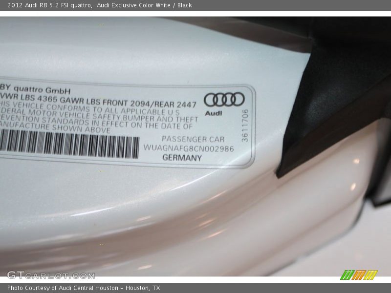 Audi Exclusive Color White / Black 2012 Audi R8 5.2 FSI quattro