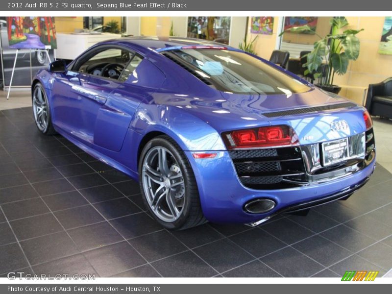 Sepang Blue Pearl Effect / Black 2012 Audi R8 5.2 FSI quattro