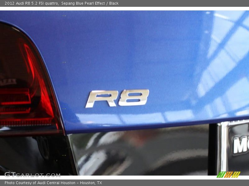 R8 - 2012 Audi R8 5.2 FSI quattro