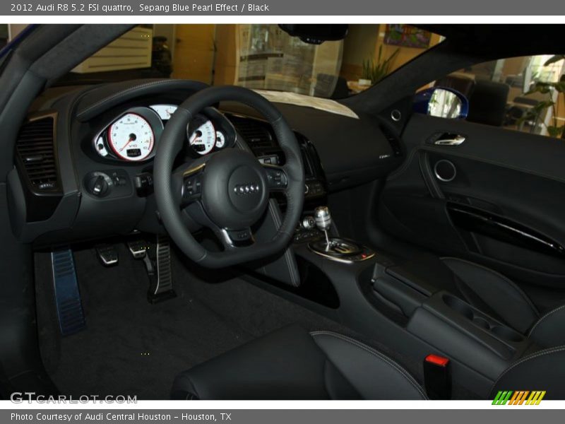 Sepang Blue Pearl Effect / Black 2012 Audi R8 5.2 FSI quattro