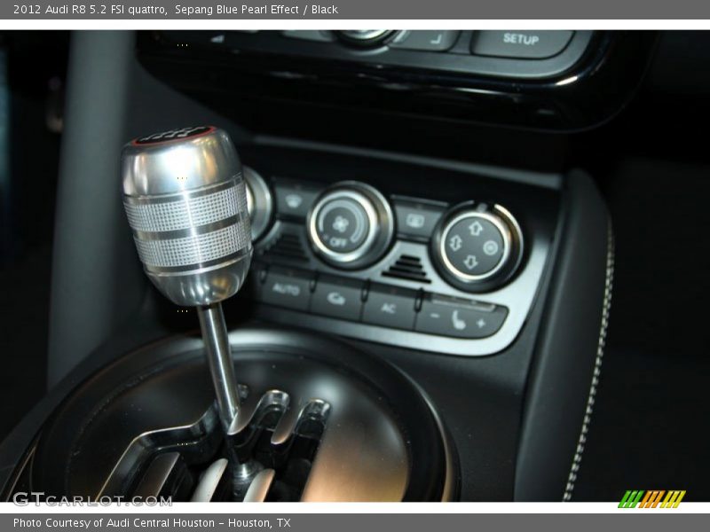 Controls of 2012 R8 5.2 FSI quattro