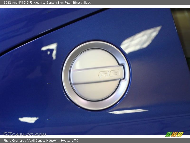 Sepang Blue Pearl Effect / Black 2012 Audi R8 5.2 FSI quattro