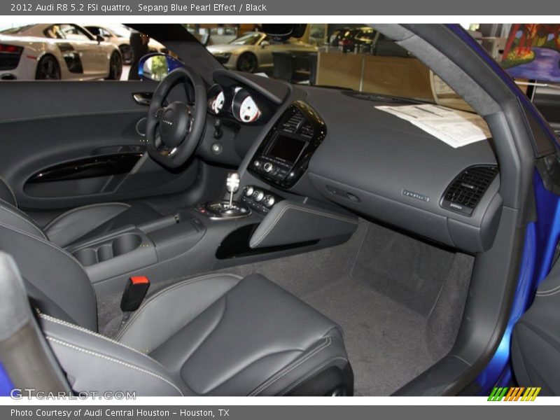 Sepang Blue Pearl Effect / Black 2012 Audi R8 5.2 FSI quattro