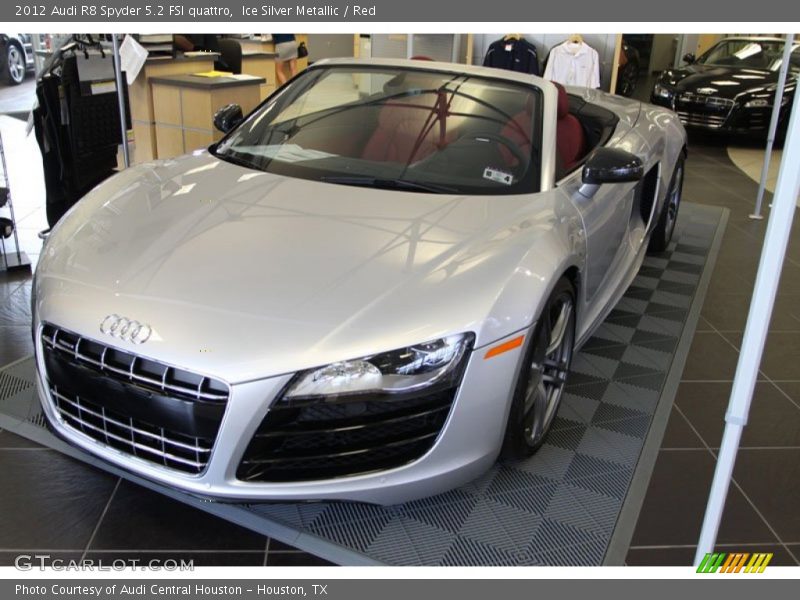 Ice Silver Metallic / Red 2012 Audi R8 Spyder 5.2 FSI quattro