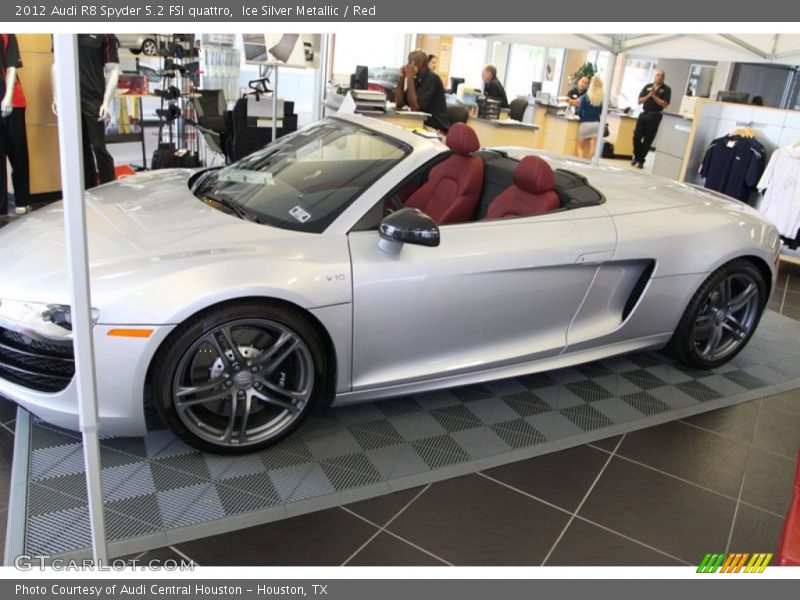 Ice Silver Metallic / Red 2012 Audi R8 Spyder 5.2 FSI quattro