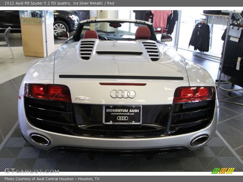 Ice Silver Metallic / Red 2012 Audi R8 Spyder 5.2 FSI quattro