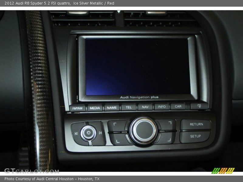 Controls of 2012 R8 Spyder 5.2 FSI quattro