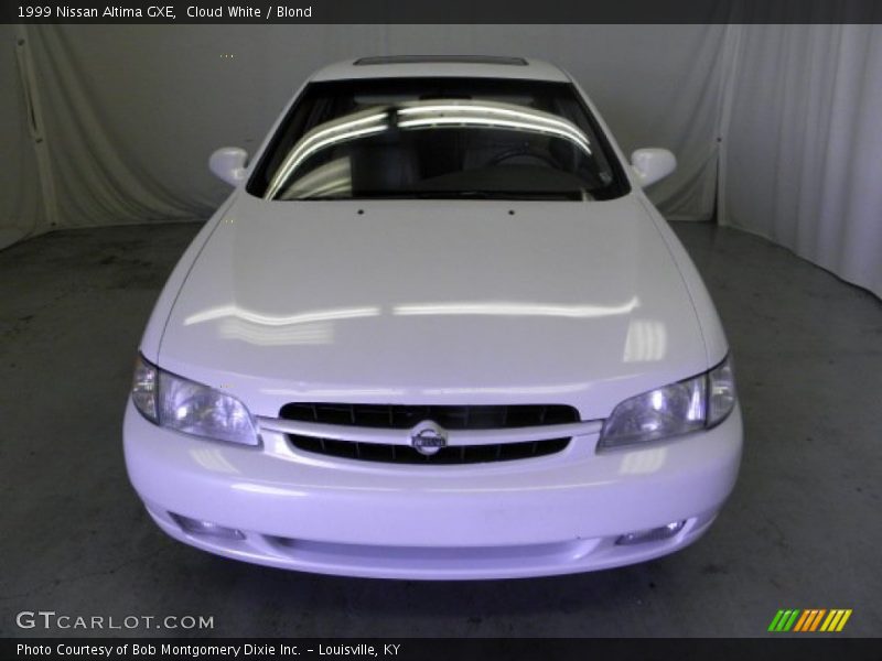 Cloud White / Blond 1999 Nissan Altima GXE