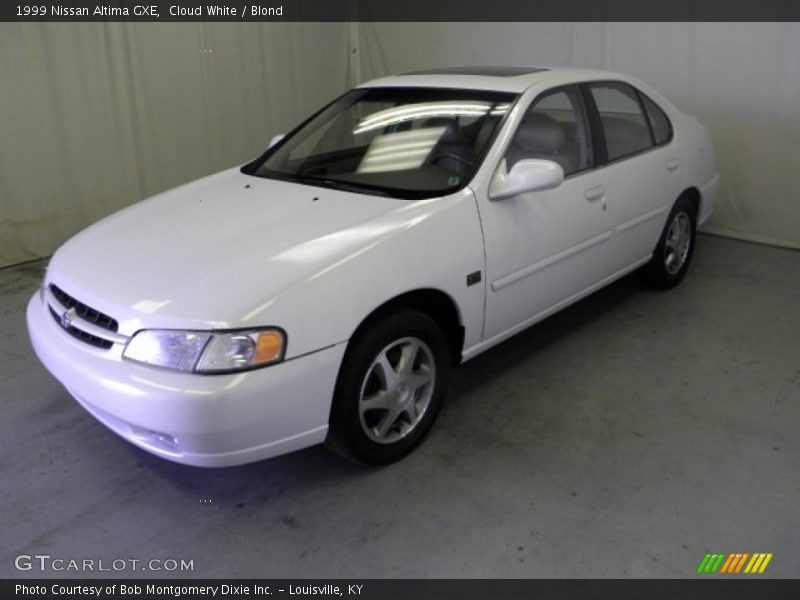 Cloud White / Blond 1999 Nissan Altima GXE