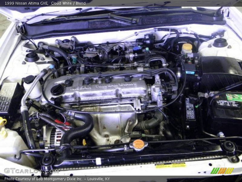Cloud White / Blond 1999 Nissan Altima GXE