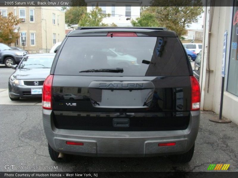 Black Onyx / Gray 2005 Saturn VUE