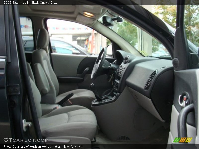 Black Onyx / Gray 2005 Saturn VUE