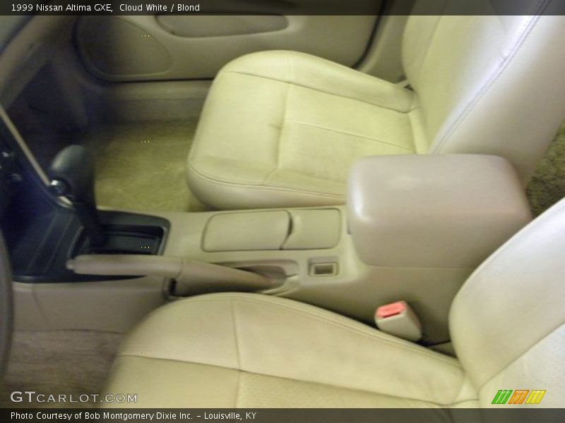 Cloud White / Blond 1999 Nissan Altima GXE