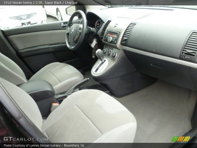 Super Black / Charcoal 2010 Nissan Sentra 2.0 SR