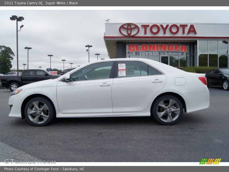 Super White / Black 2012 Toyota Camry SE