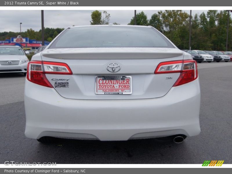 Super White / Black 2012 Toyota Camry SE