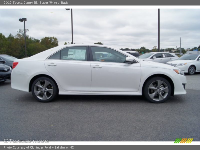 Super White / Black 2012 Toyota Camry SE