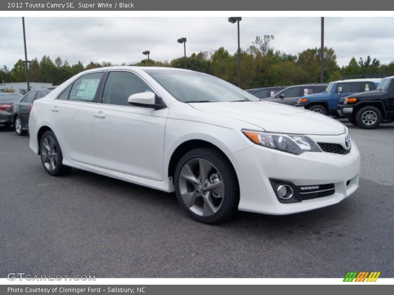 Super White / Black 2012 Toyota Camry SE