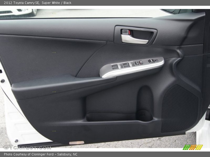 Super White / Black 2012 Toyota Camry SE
