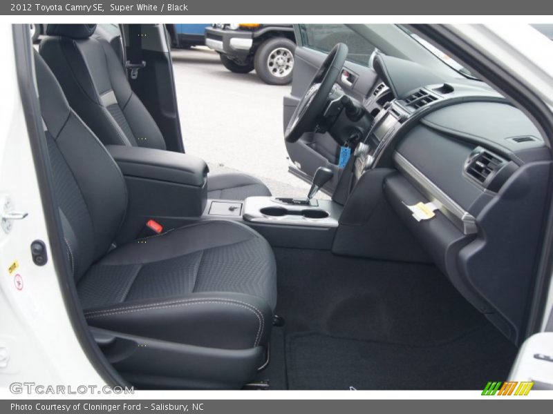 Super White / Black 2012 Toyota Camry SE