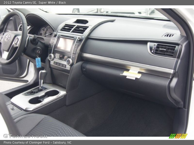 Super White / Black 2012 Toyota Camry SE