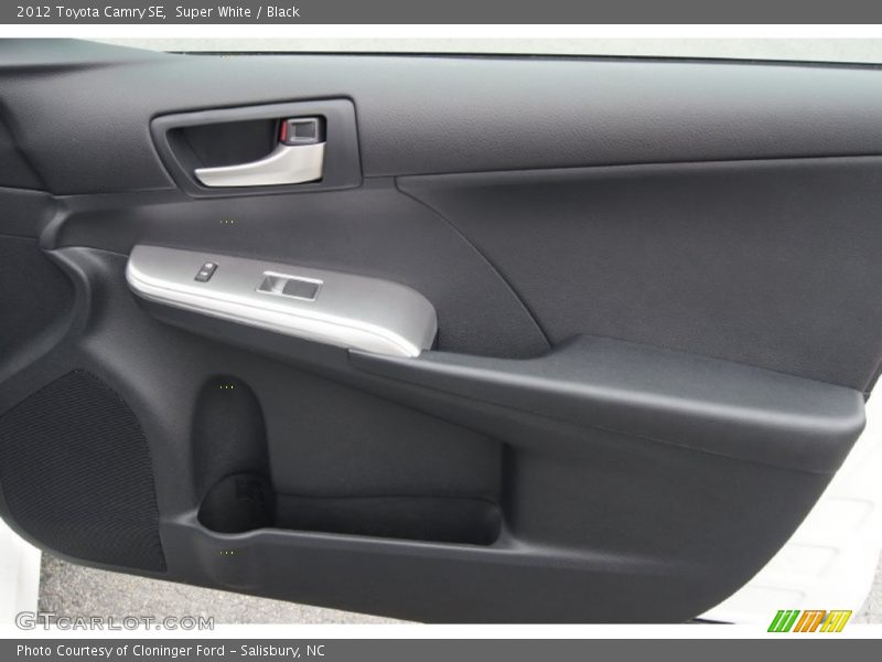 Super White / Black 2012 Toyota Camry SE