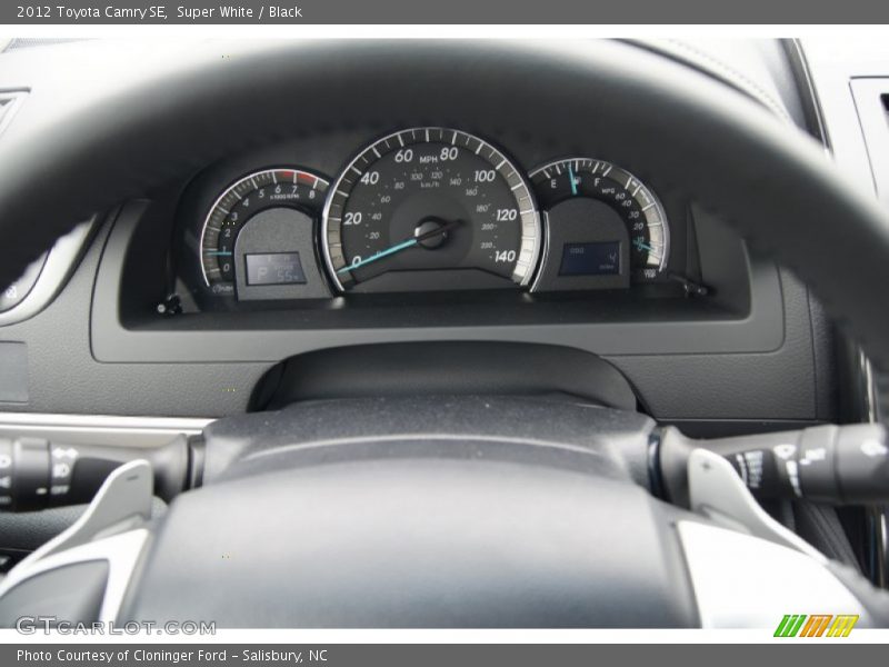 Super White / Black 2012 Toyota Camry SE